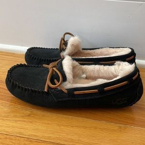 UGG Women’s Dakota Black Slipper - Great Condition